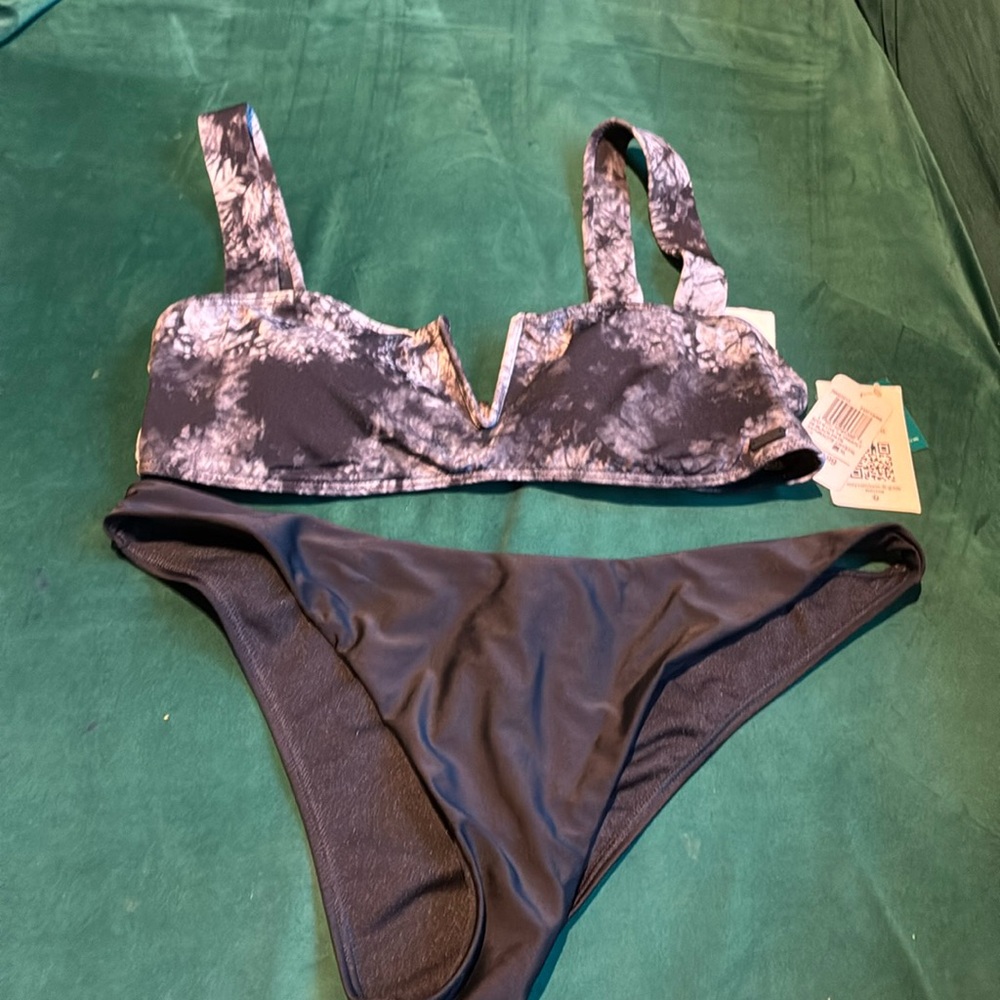 Roxy xl bikini top with xl ripzone bottoms